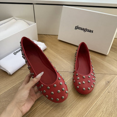 顶级品质G213Gimagua*·26s 春夏新款 不规则铆钉平底奶奶鞋奶奶鞋的温柔廓形还在:圆润的鞋头 顶级品质G213Gimagua*·26s 春夏新款 不规则铆钉平底奶奶鞋奶奶鞋的温柔廓形还在:圆润的鞋头