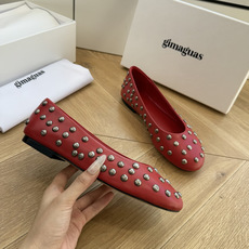 顶级品质G213Gimagua*·26s 春夏新款 不规则铆钉平底奶奶鞋奶奶鞋的温柔廓形还在:圆润的鞋头 顶级品质G213Gimagua*·26s 春夏新款 不规则铆钉平底奶奶鞋奶奶鞋的温柔廓形还在:圆润的鞋头