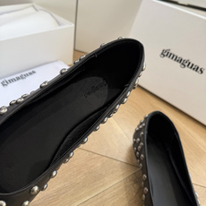 顶级品质G213Gimagua*·26s 春夏新款 不规则铆钉平底奶奶鞋奶奶鞋的温柔廓形还在:圆润的鞋头 顶级品质G213Gimagua*·26s 春夏新款 不规则铆钉平底奶奶鞋奶奶鞋的温柔廓形还在:圆润的鞋头
