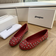顶级品质G213Gimagua*·26s 春夏新款 不规则铆钉平底奶奶鞋奶奶鞋的温柔廓形还在:圆润的鞋头 顶级品质G213Gimagua*·26s 春夏新款 不规则铆钉平底奶奶鞋奶奶鞋的温柔廓形还在:圆润的鞋头