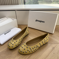顶级品质G213Gimagua*·26s 春夏新款 不规则铆钉平底奶奶鞋奶奶鞋的温柔廓形还在:圆润的鞋头 顶级品质G213Gimagua*·26s 春夏新款 不规则铆钉平底奶奶鞋奶奶鞋的温柔廓形还在:圆润的鞋头