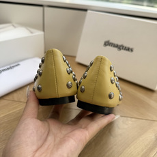 顶级品质G213Gimagua*·26s 春夏新款 不规则铆钉平底奶奶鞋奶奶鞋的温柔廓形还在:圆润的鞋头 顶级品质G213Gimagua*·26s 春夏新款 不规则铆钉平底奶奶鞋奶奶鞋的温柔廓形还在:圆润的鞋头