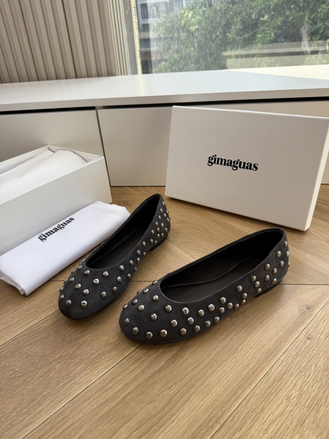 顶级品质G213Gimagua*·26s 春夏新款 不规则铆钉平底奶奶鞋奶奶鞋的温柔廓形还在：圆润的鞋头