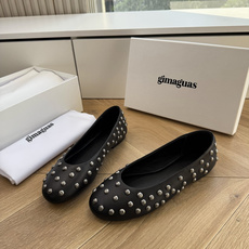顶级品质G213Gimagua*·26s 春夏新款 不规则铆钉平底奶奶鞋奶奶鞋的温柔廓形还在:圆润的鞋头 顶级品质G213Gimagua*·26s 春夏新款 不规则铆钉平底奶奶鞋奶奶鞋的温柔廓形还在:圆润的鞋头