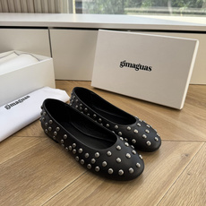 顶级品质G213Gimagua*·26s 春夏新款 不规则铆钉平底奶奶鞋奶奶鞋的温柔廓形还在:圆润的鞋头 顶级品质G213Gimagua*·26s 春夏新款 不规则铆钉平底奶奶鞋奶奶鞋的温柔廓形还在:圆润的鞋头