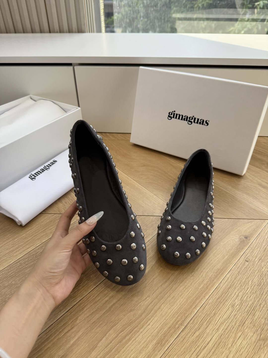 顶级品质G213Gimagua*·26s 春夏新款 不规则铆钉平底奶奶鞋奶奶鞋的温柔廓形还在：圆润的鞋头