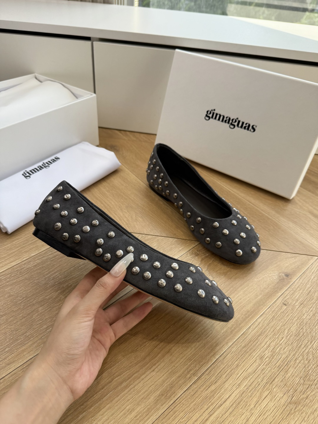 顶级品质G213Gimagua*·26s 春夏新款 不规则铆钉平底奶奶鞋奶奶鞋的温柔廓形还在：圆润的鞋头