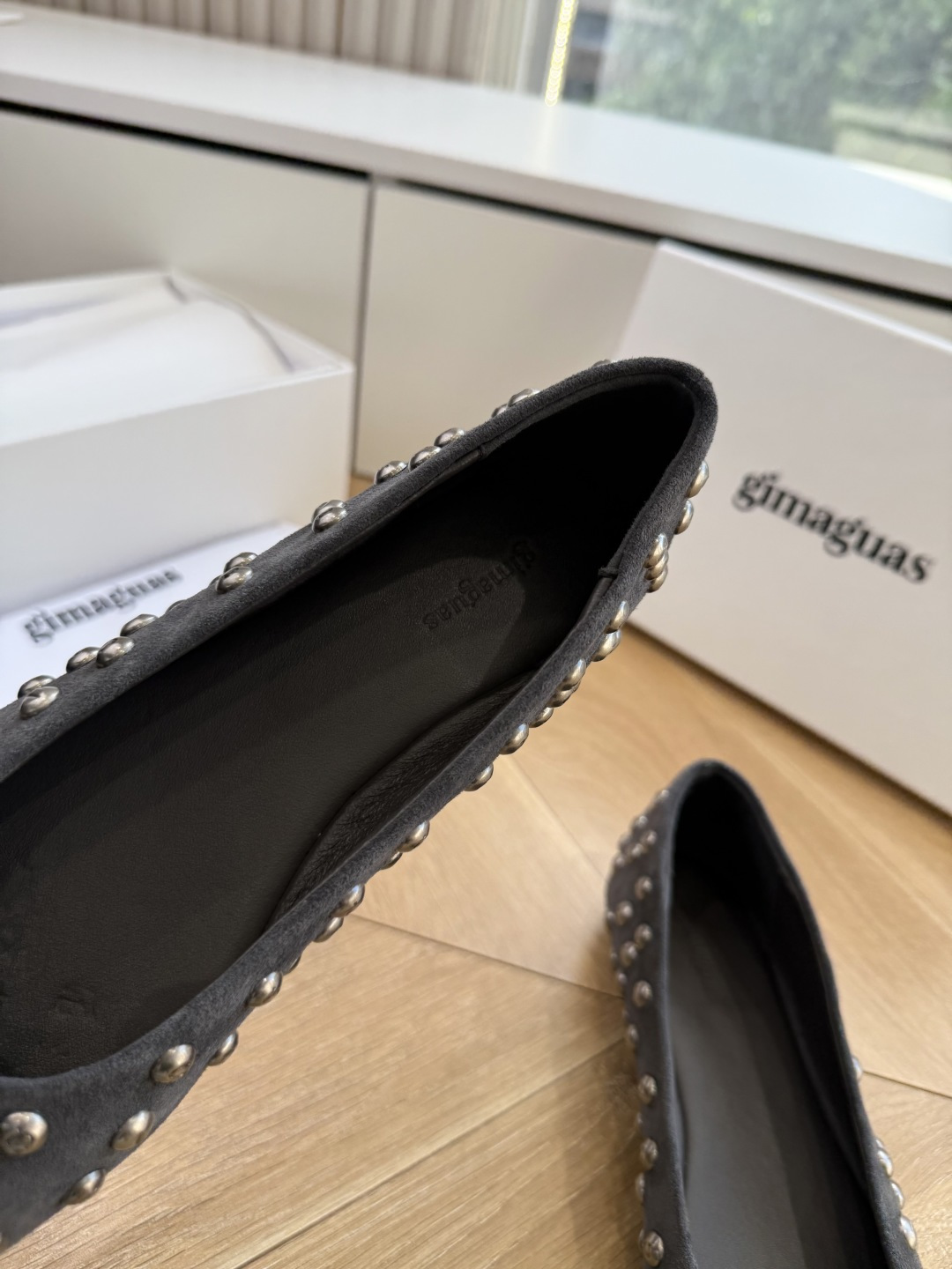 顶级品质G213Gimagua*·26s 春夏新款 不规则铆钉平底奶奶鞋奶奶鞋的温柔廓形还在：圆润的鞋头