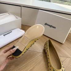 顶级品质G213Gimagua*·26s 春夏新款 不规则铆钉平底奶奶鞋奶奶鞋的温柔廓形还在:圆润的鞋头 顶级品质G213Gimagua*·26s 春夏新款 不规则铆钉平底奶奶鞋奶奶鞋的温柔廓形还在:圆润的鞋头