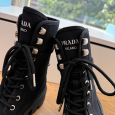 代购级别G029所见即所得Prad*普拉达2026秋冬爆款经典款切尔西皱皱靴骑士靴系列—这款上脚超好看. 代购级别G029所见即所得Prad*普拉达2026秋冬爆款经典款切尔西皱皱靴骑士靴系列—这款上脚超好看.