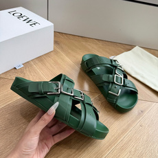 G027顶级品质 LOEWE 2026夏季糖果扣厚底凉鞋罗意威2026夏季限定的氛围感神鞋来啦🍃 自带慵 G027顶级品质 LOEWE 2026夏季糖果扣厚底凉鞋罗意威2026夏季限定的氛围感神鞋来啦🍃 自带慵