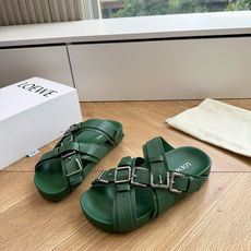 G027顶级品质 LOEWE 2026夏季糖果扣厚底凉鞋罗意威2026夏季限定的氛围感神鞋来啦🍃 自带慵 G027顶级品质 LOEWE 2026夏季糖果扣厚底凉鞋罗意威2026夏季限定的氛围感神鞋来啦🍃 自带慵