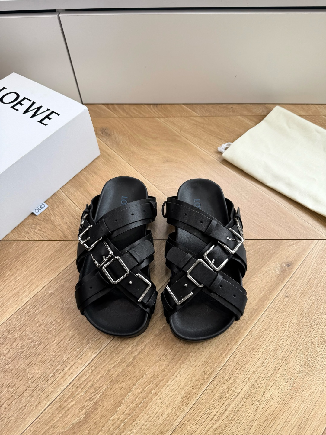 G027顶级品质 LOEWE 2026夏季糖果扣厚底凉鞋罗意威2026夏季限定的氛围感神鞋来啦🍃 自带慵