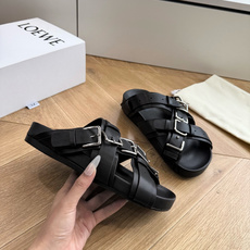 G027顶级品质 LOEWE 2026夏季糖果扣厚底凉鞋罗意威2026夏季限定的氛围感神鞋来啦🍃 自带慵 G027顶级品质 LOEWE 2026夏季糖果扣厚底凉鞋罗意威2026夏季限定的氛围感神鞋来啦🍃 自带慵