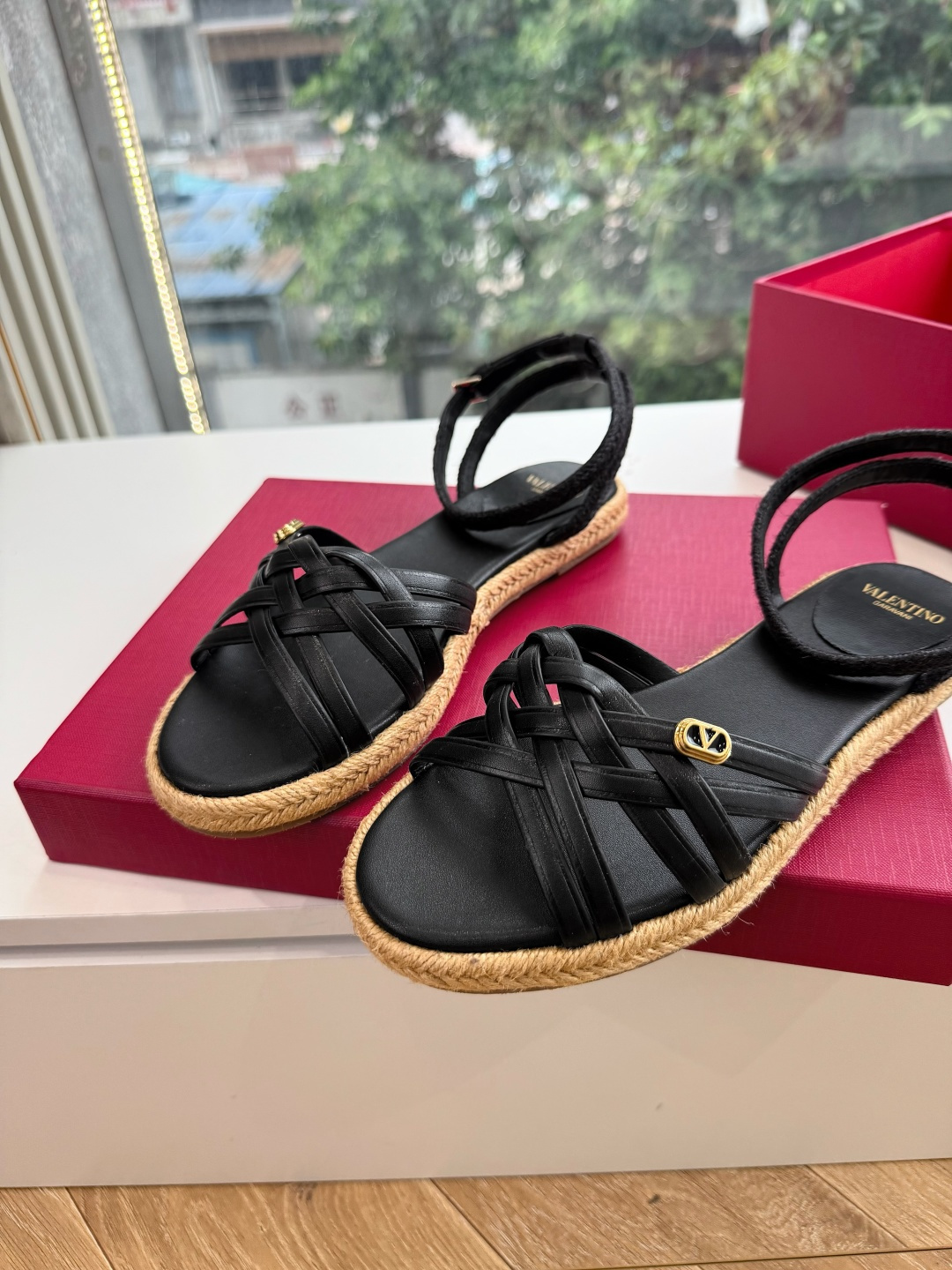 G171顶级VALENTINO华伦天奴经典平底凉鞋单鞋春夏VLOGO SIGNATURE鞋型线条流畅.版
