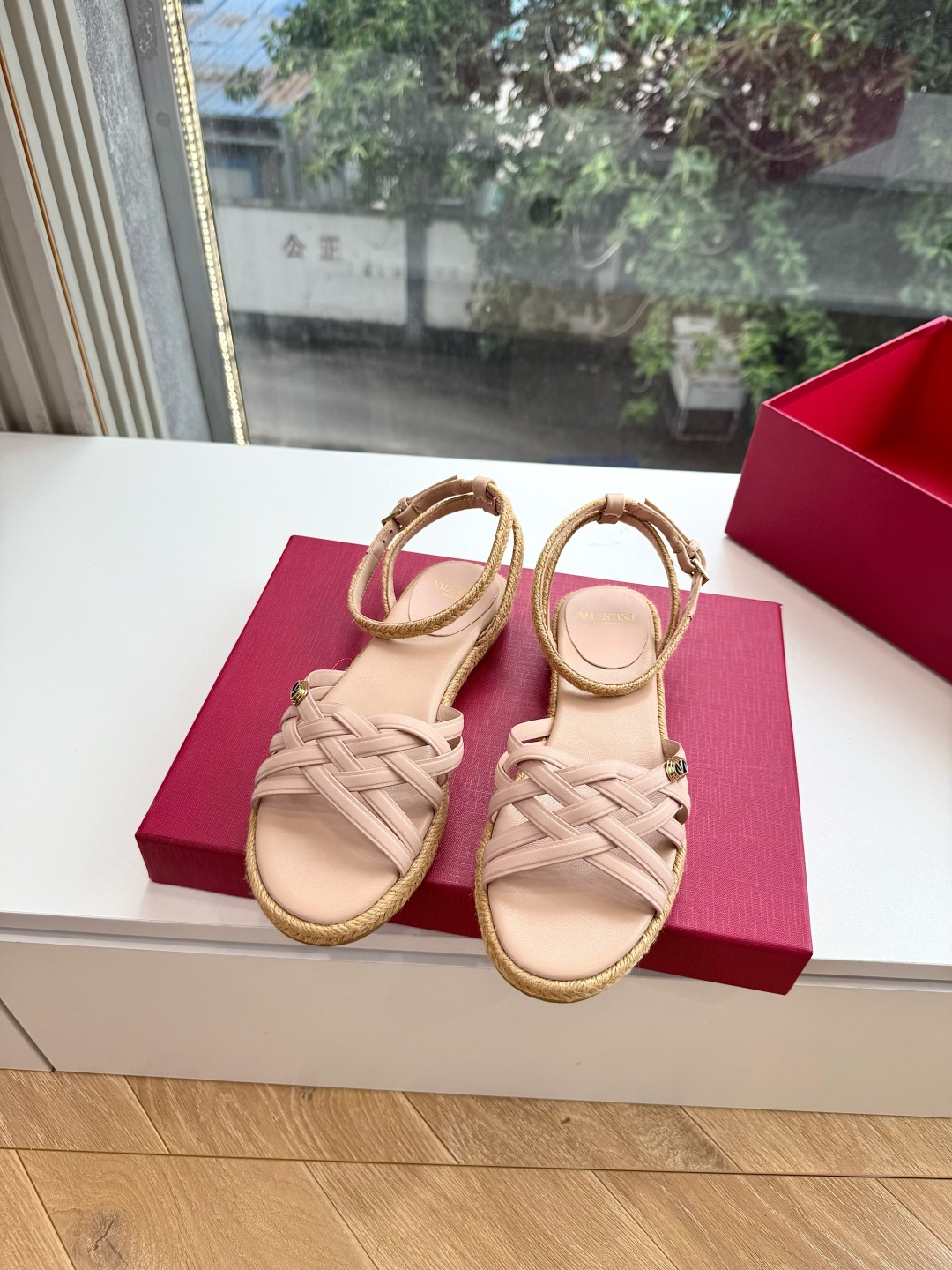 G171顶级VALENTINO华伦天奴经典平底凉鞋单鞋春夏VLOGO SIGNATURE鞋型线条流畅.版