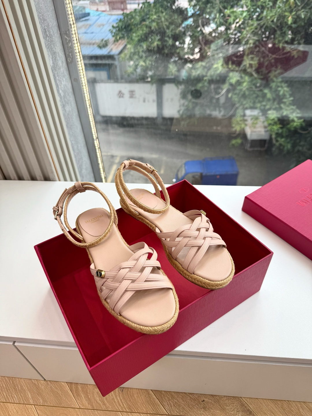 G171顶级VALENTINO华伦天奴经典平底凉鞋单鞋春夏VLOGO SIGNATURE鞋型线条流畅.版