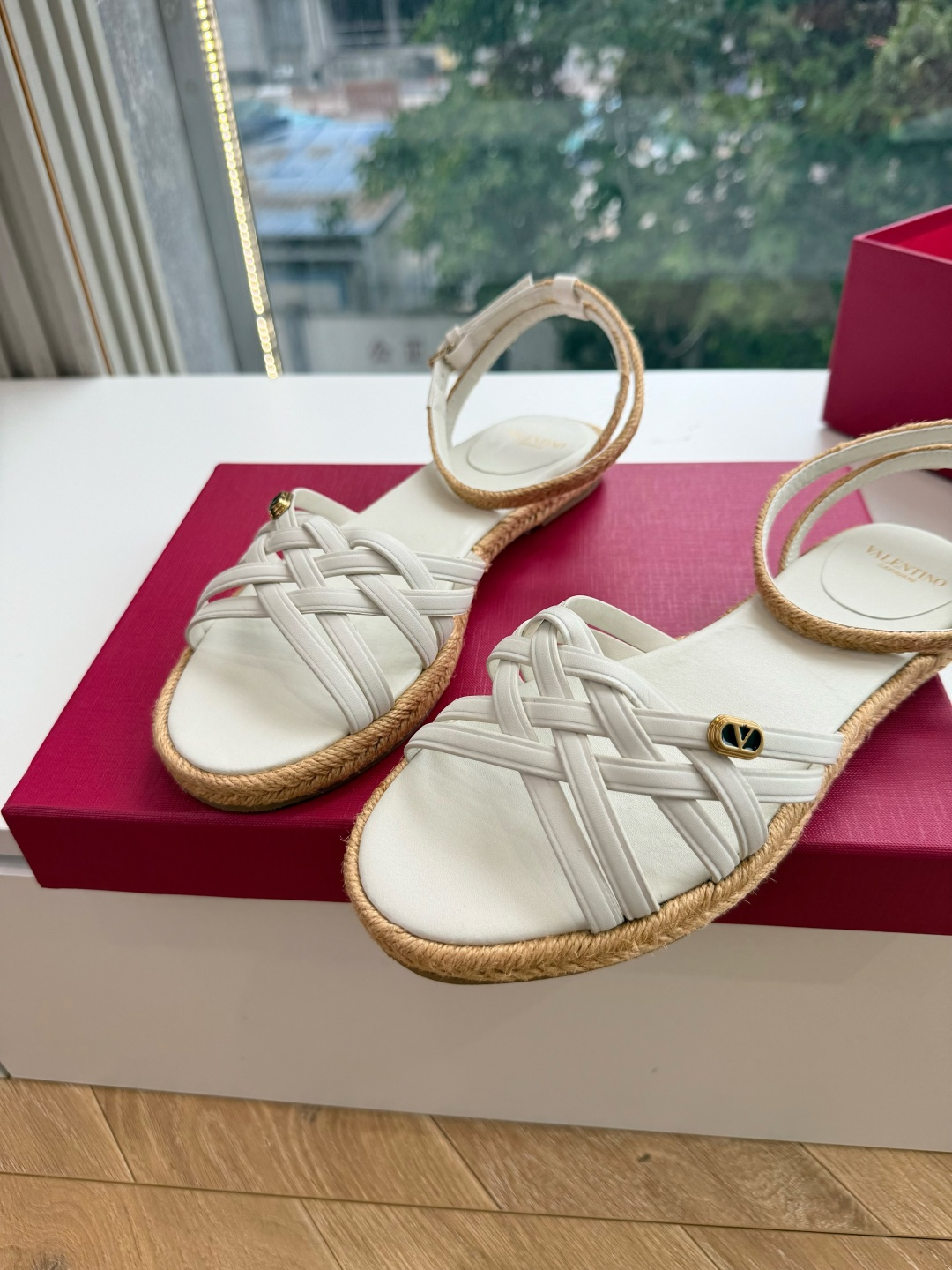G171顶级VALENTINO华伦天奴经典平底凉鞋单鞋春夏VLOGO SIGNATURE鞋型线条流畅.版