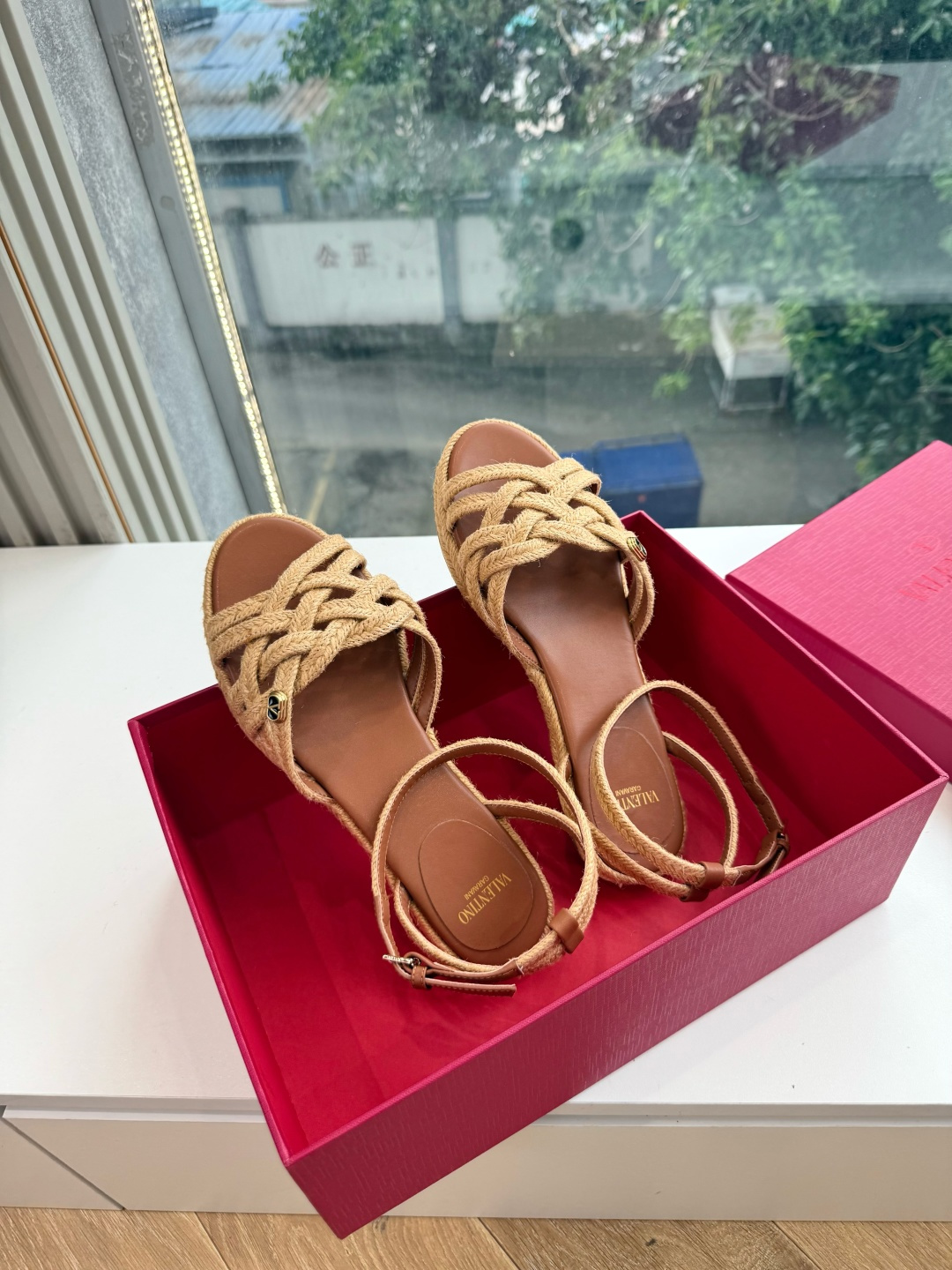 G171顶级VALENTINO华伦天奴经典平底凉鞋单鞋春夏VLOGO SIGNATURE鞋型线条流畅.版