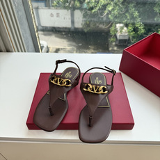G678所见即所得VALENTINO华伦天奴经典凉鞋单鞋春夏VLOGO SIGNATURE鞋型线条流畅. G678所见即所得VALENTINO华伦天奴经典凉鞋单鞋春夏VLOGO SIGNATURE鞋型线条流畅.