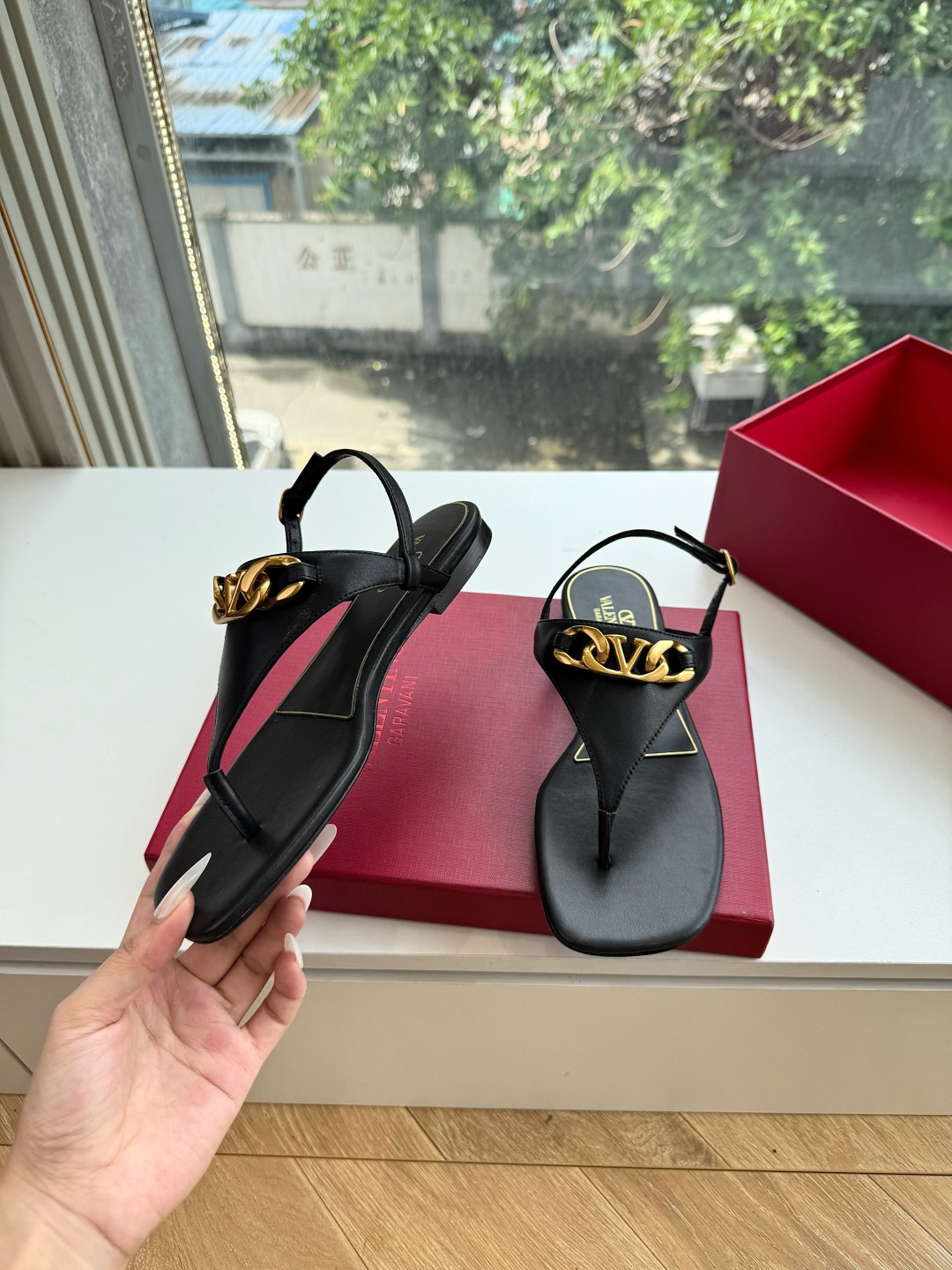 G678所见即所得VALENTINO华伦天奴经典凉鞋单鞋春夏VLOGO SIGNATURE鞋型线条流畅.