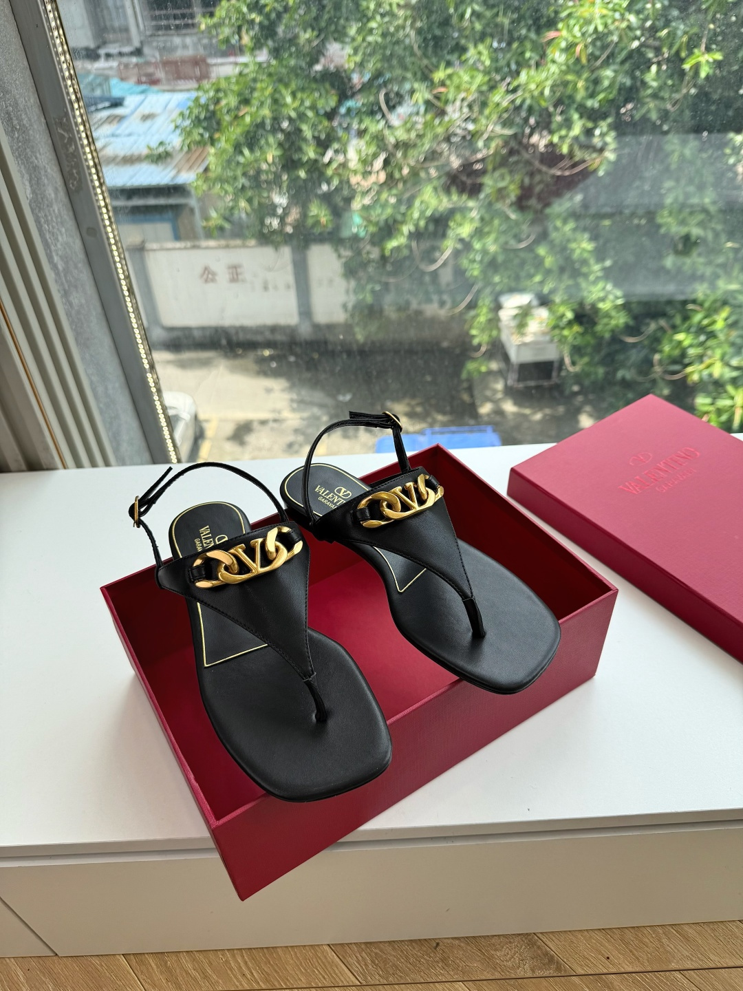 G678所见即所得VALENTINO华伦天奴经典凉鞋单鞋春夏VLOGO SIGNATURE鞋型线条流畅.