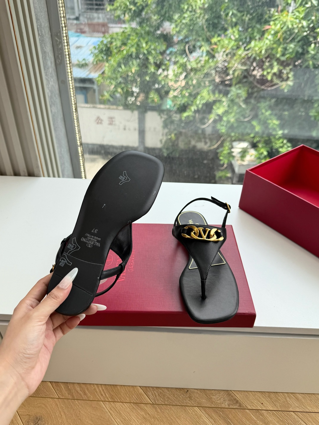 G678所见即所得VALENTINO华伦天奴经典凉鞋单鞋春夏VLOGO SIGNATURE鞋型线条流畅.