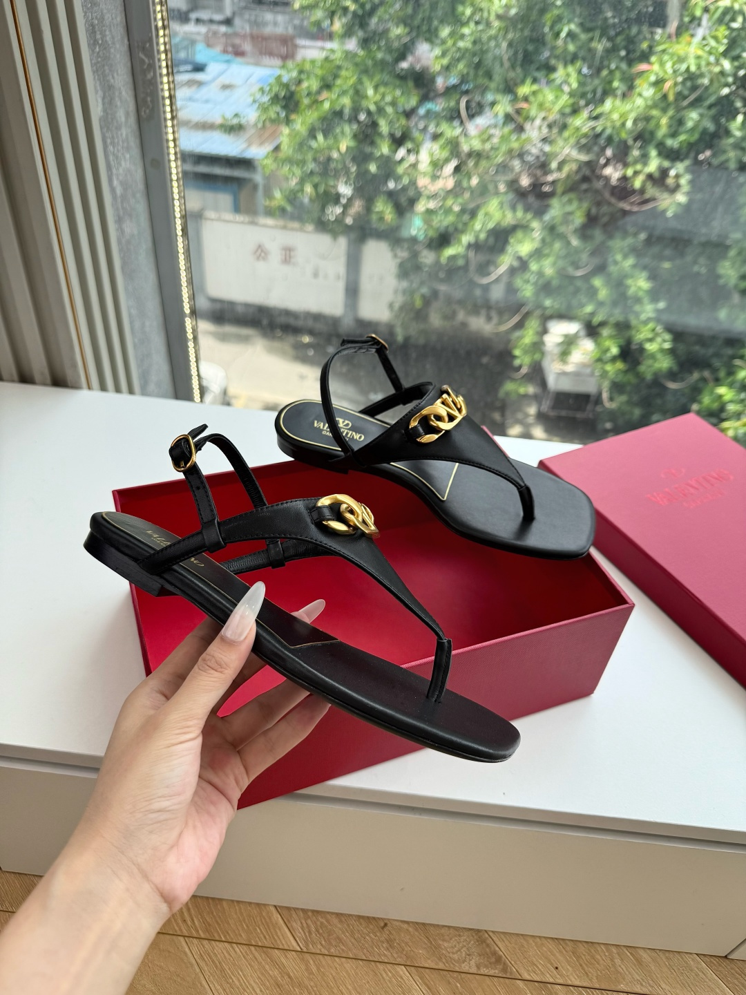 G678所见即所得VALENTINO华伦天奴经典凉鞋单鞋春夏VLOGO SIGNATURE鞋型线条流畅.