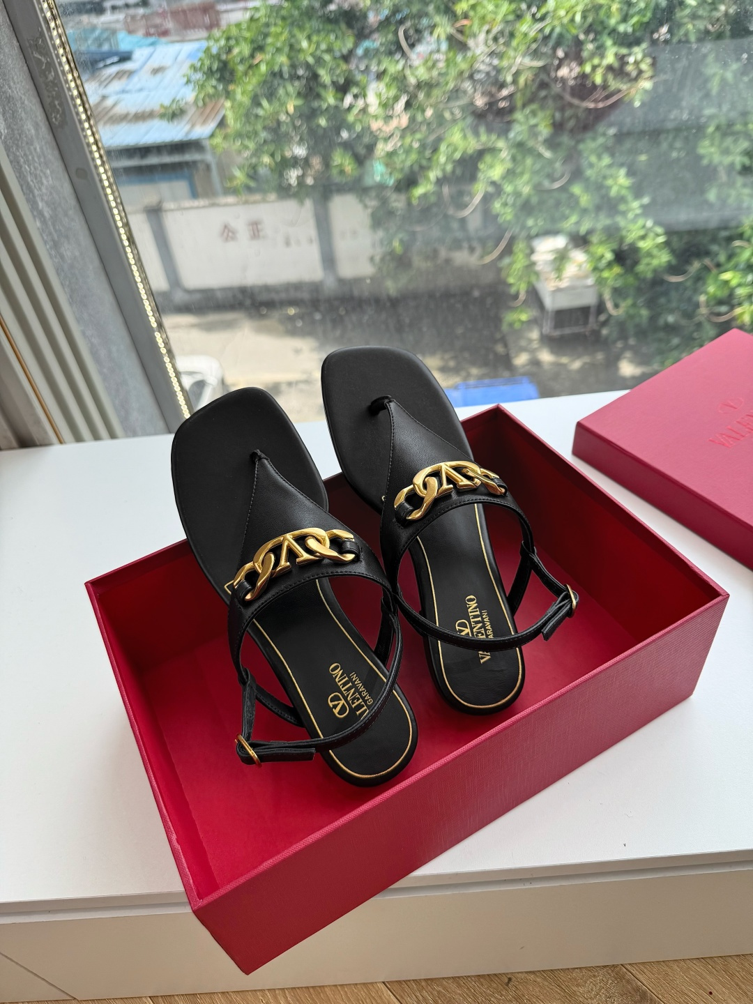 G678所见即所得VALENTINO华伦天奴经典凉鞋单鞋春夏VLOGO SIGNATURE鞋型线条流畅.