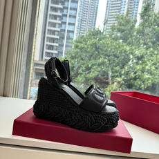 G171顶级VALENTINO华伦天奴经典坡跟凉鞋单鞋春夏VLOGO SIGNATURE鞋型线条流畅.版 G171顶级VALENTINO华伦天奴经典坡跟凉鞋单鞋春夏VLOGO SIGNATURE鞋型线条流畅.版