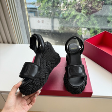 G171顶级VALENTINO华伦天奴经典坡跟凉鞋单鞋春夏VLOGO SIGNATURE鞋型线条流畅.版 G171顶级VALENTINO华伦天奴经典坡跟凉鞋单鞋春夏VLOGO SIGNATURE鞋型线条流畅.版