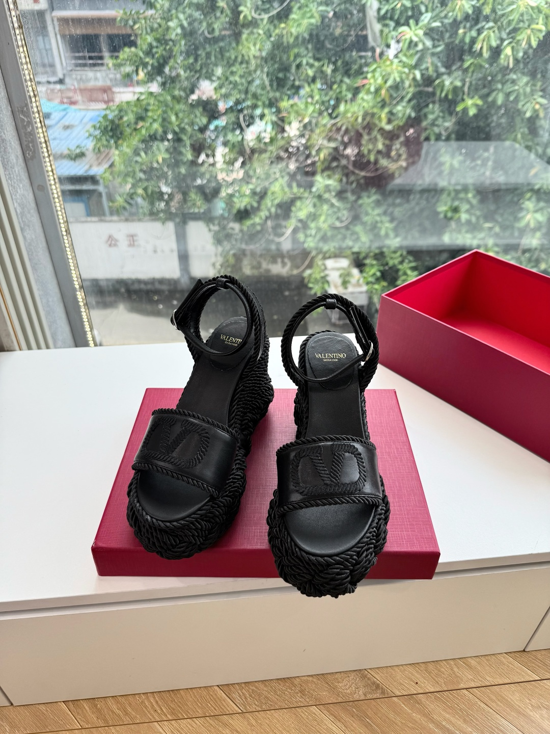 G171顶级VALENTINO华伦天奴经典坡跟凉鞋单鞋春夏VLOGO SIGNATURE鞋型线条流畅.版