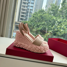G171顶级VALENTINO华伦天奴经典坡跟凉鞋单鞋春夏VLOGO SIGNATURE鞋型线条流畅.版 G171顶级VALENTINO华伦天奴经典坡跟凉鞋单鞋春夏VLOGO SIGNATURE鞋型线条流畅.版