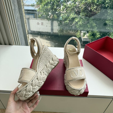 G171顶级VALENTINO华伦天奴经典坡跟凉鞋单鞋春夏VLOGO SIGNATURE鞋型线条流畅.版 G171顶级VALENTINO华伦天奴经典坡跟凉鞋单鞋春夏VLOGO SIGNATURE鞋型线条流畅.版