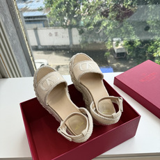 G171顶级VALENTINO华伦天奴经典坡跟凉鞋单鞋春夏VLOGO SIGNATURE鞋型线条流畅.版 G171顶级VALENTINO华伦天奴经典坡跟凉鞋单鞋春夏VLOGO SIGNATURE鞋型线条流畅.版