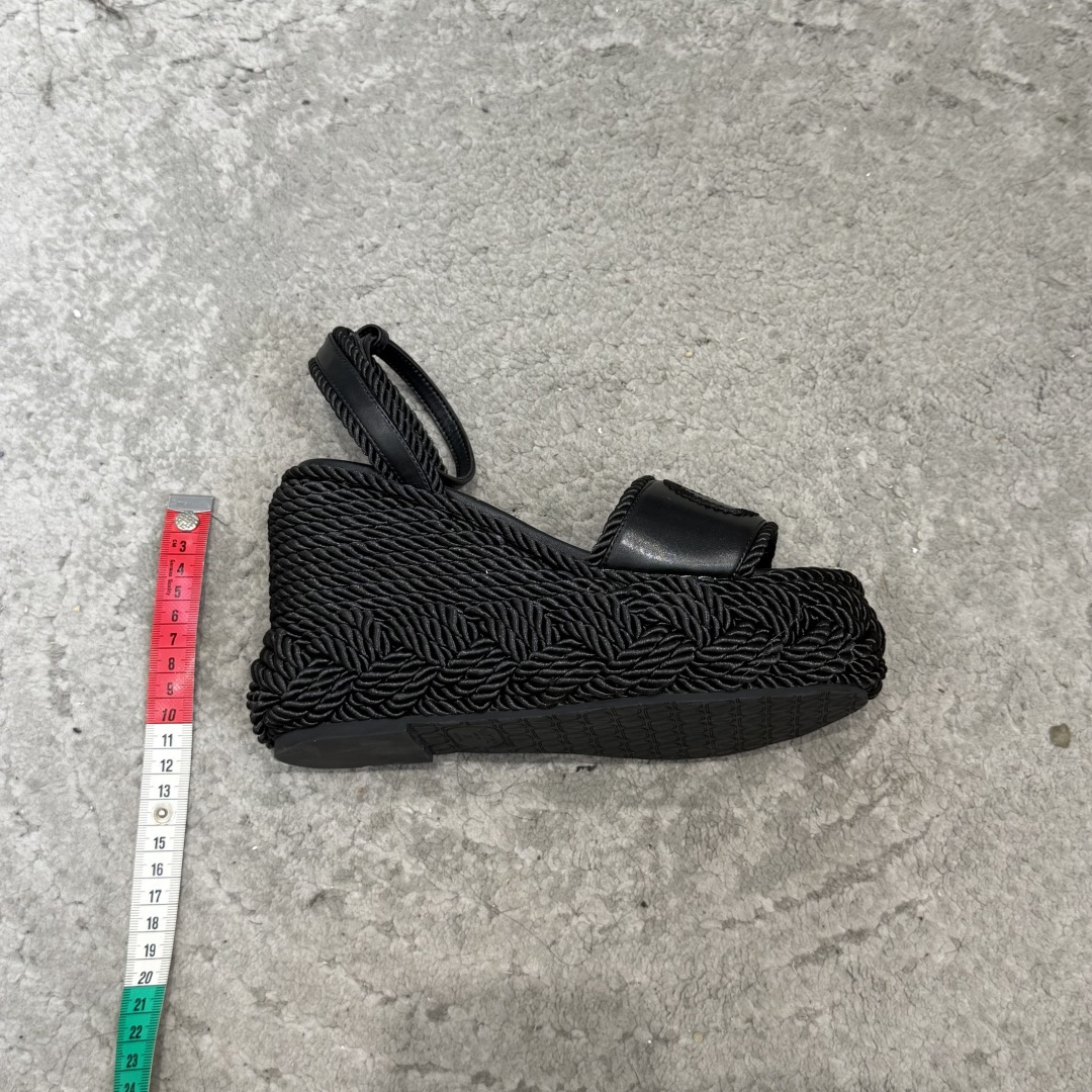 G171顶级VALENTINO华伦天奴经典坡跟凉鞋单鞋春夏VLOGO SIGNATURE鞋型线条流畅.版