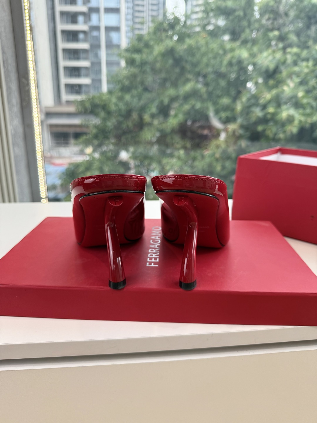 G397所见即所得代购级 原版一比一复刻顶级FERRAGAMO菲拉格慕女士新版穆勒拖鞋非常百搭，穿着不累