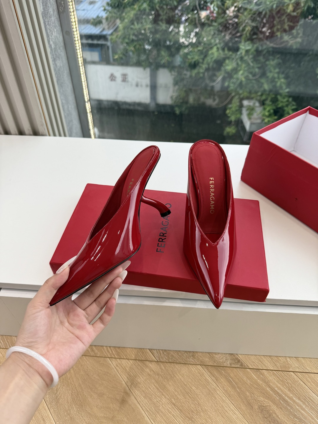 G397所见即所得代购级 原版一比一复刻顶级FERRAGAMO菲拉格慕女士新版穆勒拖鞋非常百搭，穿着不累