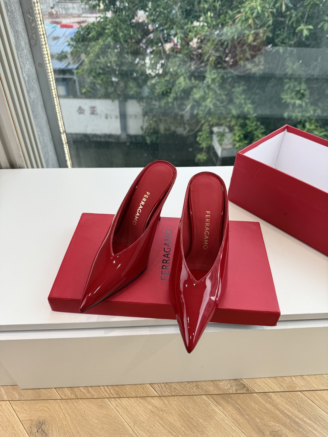 G397所见即所得代购级 原版一比一复刻顶级FERRAGAMO菲拉格慕女士新版穆勒拖鞋非常百搭，穿着不累