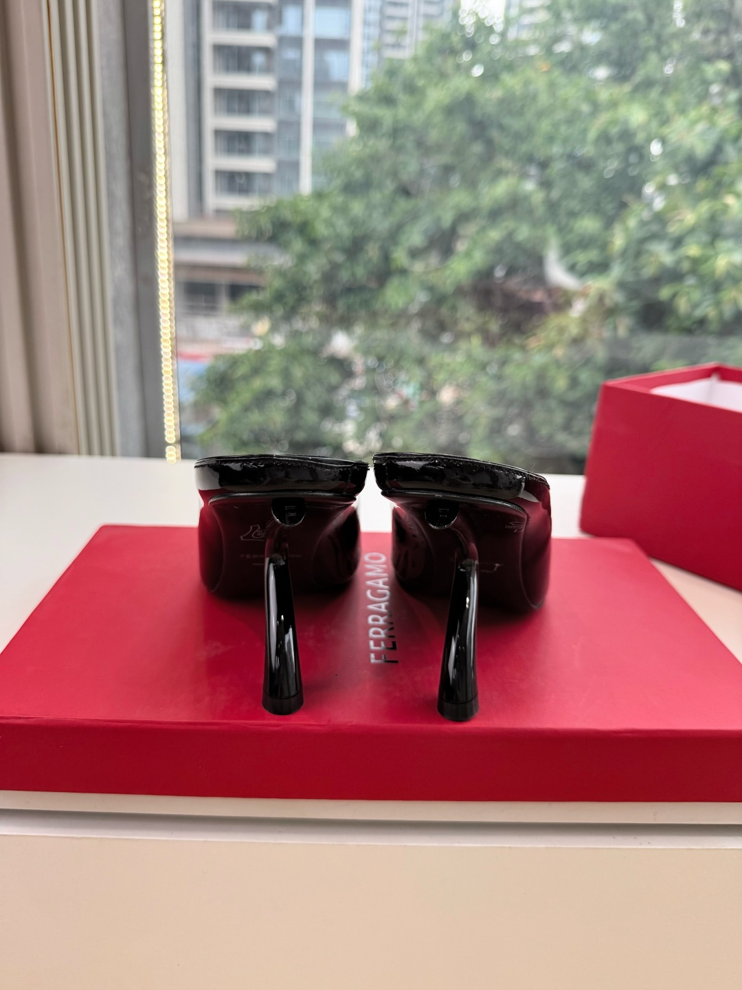 G397所见即所得代购级 原版一比一复刻顶级FERRAGAMO菲拉格慕女士新版穆勒拖鞋非常百搭，穿着不累