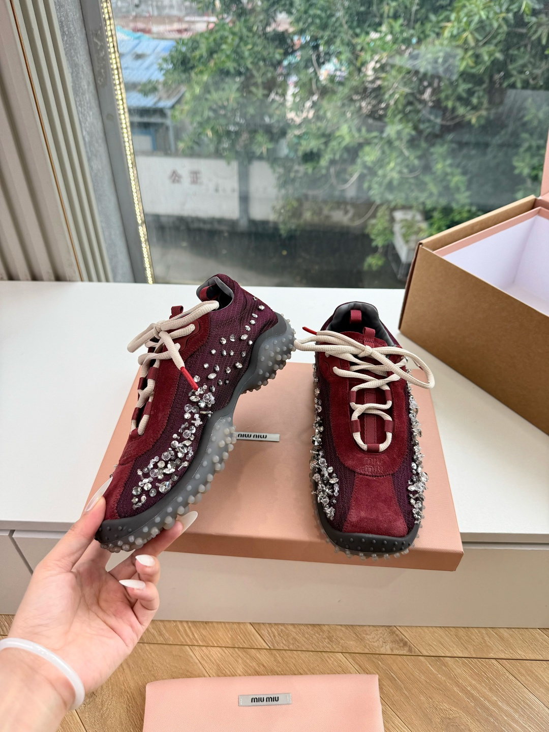 G08Miu Miu 26秋冬系列狠狠戳中鉴赏Miu Miu 2026秋冬系列，不仅种草了众多单品，也被