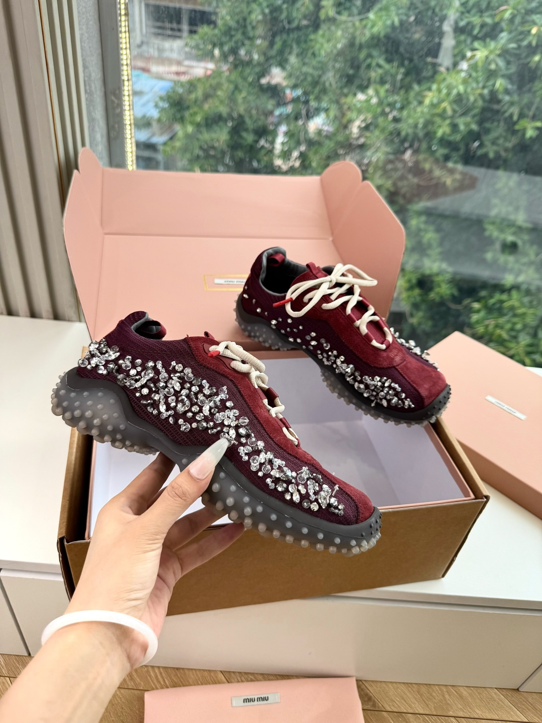 G08Miu Miu 26秋冬系列狠狠戳中鉴赏Miu Miu 2026秋冬系列，不仅种草了众多单品，也被