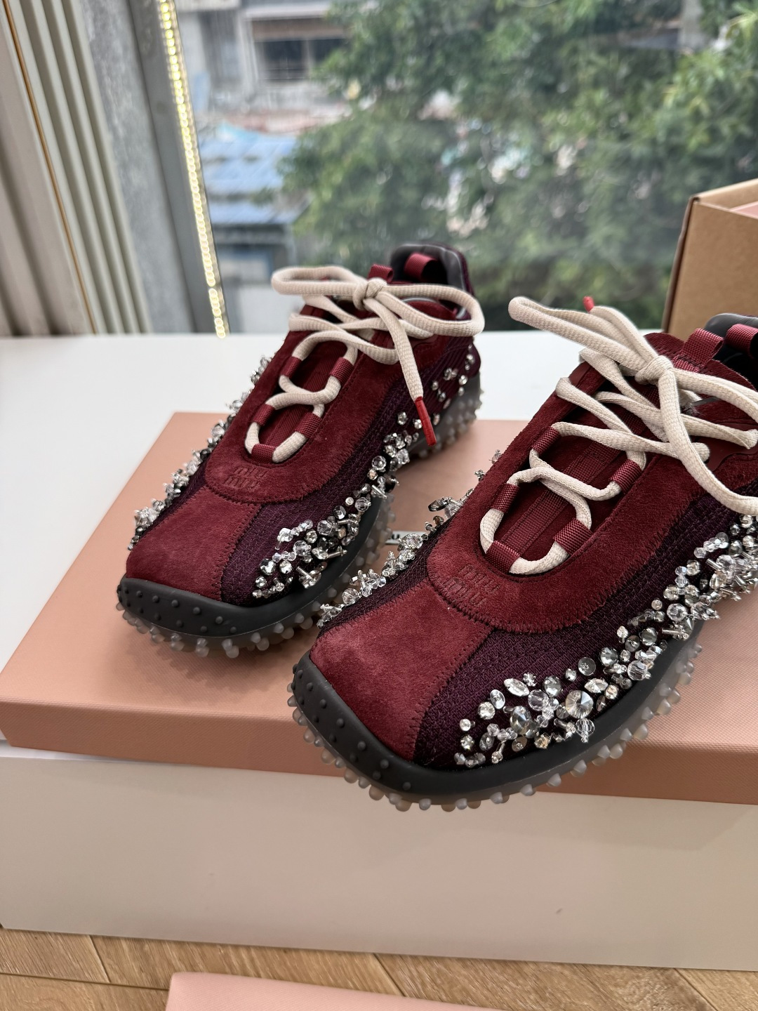 G08Miu Miu 26秋冬系列狠狠戳中鉴赏Miu Miu 2026秋冬系列，不仅种草了众多单品，也被