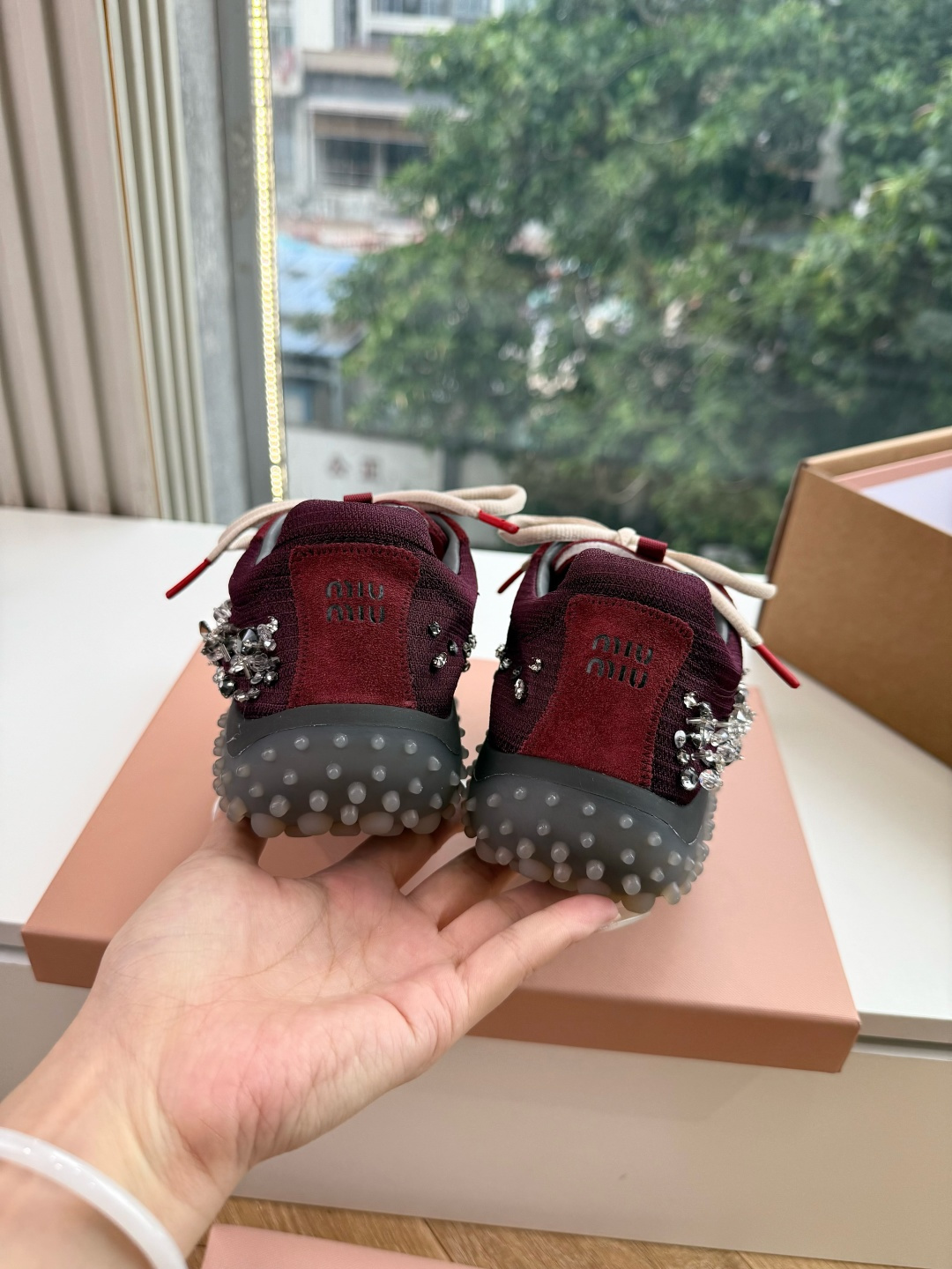 G08Miu Miu 26秋冬系列狠狠戳中鉴赏Miu Miu 2026秋冬系列，不仅种草了众多单品，也被