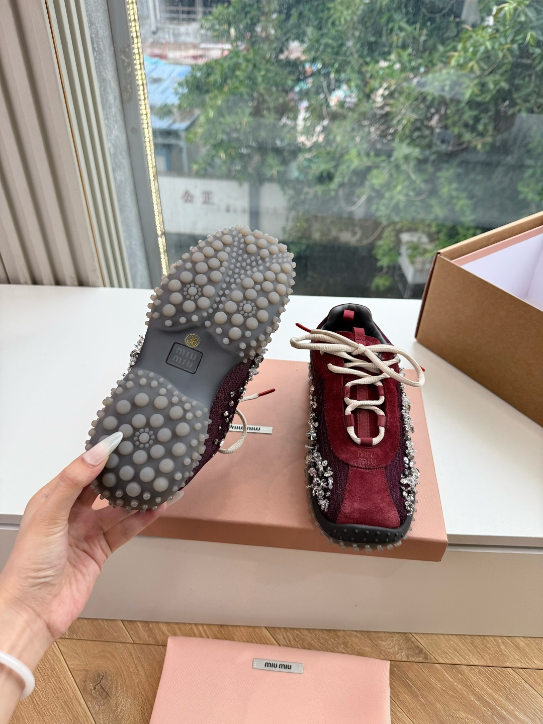 G08Miu Miu 26秋冬系列狠狠戳中鉴赏Miu Miu 2026秋冬系列，不仅种草了众多单品，也被