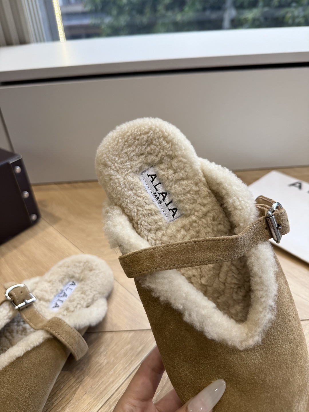 所见即所得G241代购级别原版购入法国一线奢侈品牌ALAIA 阿莱亚秋冬天真的要来咯!羊羔绒鞋~ Alaia奶呼呼的秋冬 所见即所得G241代购级别原版购入法国一线奢侈品牌ALAIA 阿莱亚秋冬天真的要来咯!羊羔绒鞋~ Alaia奶呼呼的秋冬