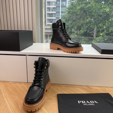 代购级别G067所见即所得Prad*普拉达2026秋冬爆款经典款切尔西骑士靴系列—这款上脚超好看.而且可 代购级别G067所见即所得Prad*普拉达2026秋冬爆款经典款切尔西骑士靴系列—这款上脚超好看.而且可