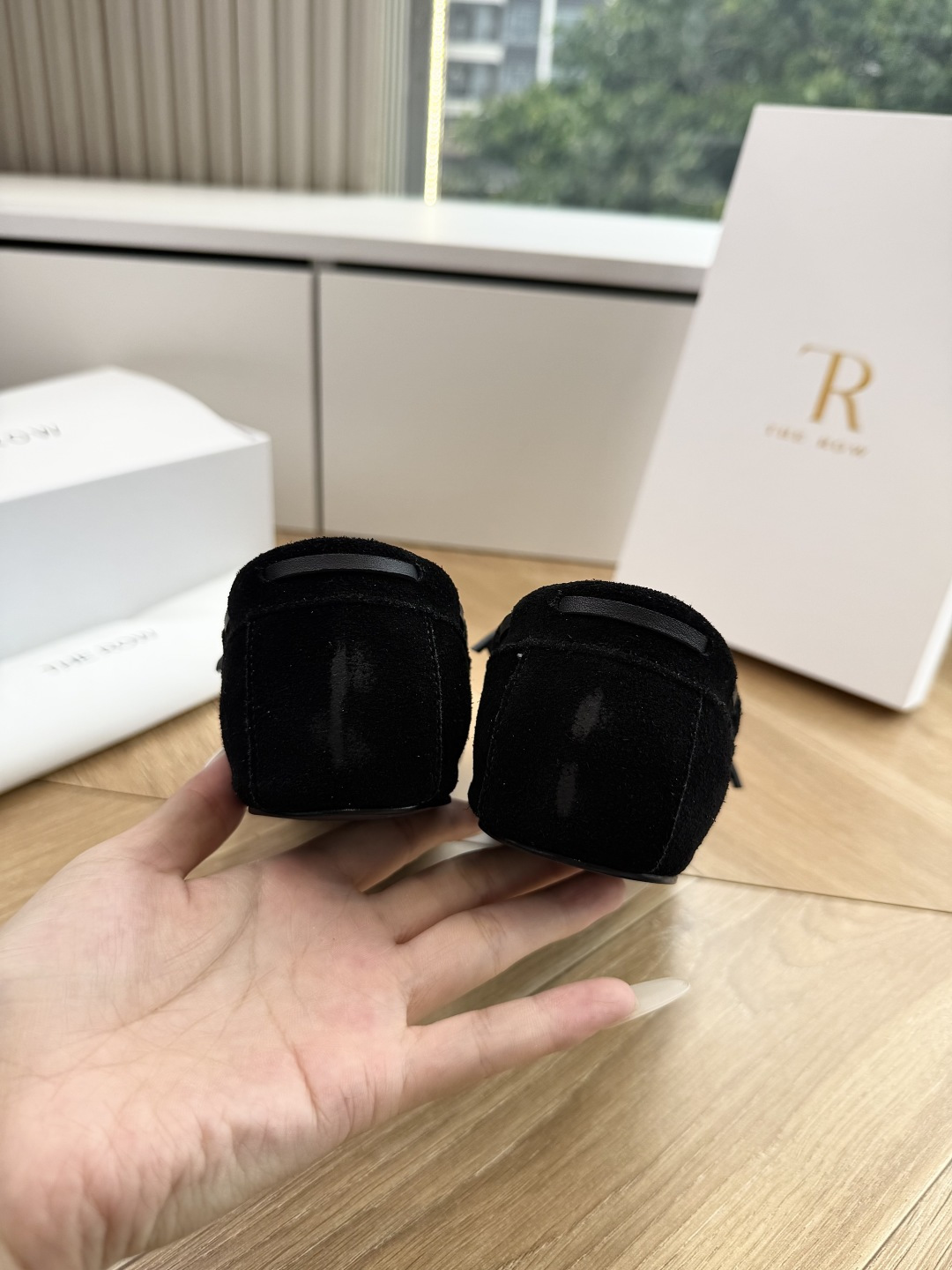 G679代购级别the roe单鞋一定要收了它 有一丢高级又简约的感觉其实除了好看以外它的舒适度真的是好