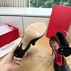 G289VALENTINO华伦天奴经典凉鞋单鞋春夏VLOGO SIGNATURE鞋型线条流畅.版型超赞上 G289VALENTINO华伦天奴经典凉鞋单鞋春夏VLOGO SIGNATURE鞋型线条流畅.版型超赞上