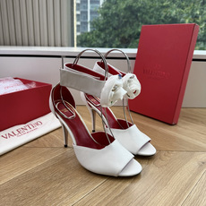 G289VALENTINO华伦天奴经典凉鞋单鞋春夏VLOGO SIGNATURE鞋型线条流畅.版型超赞上 G289VALENTINO华伦天奴经典凉鞋单鞋春夏VLOGO SIGNATURE鞋型线条流畅.版型超赞上